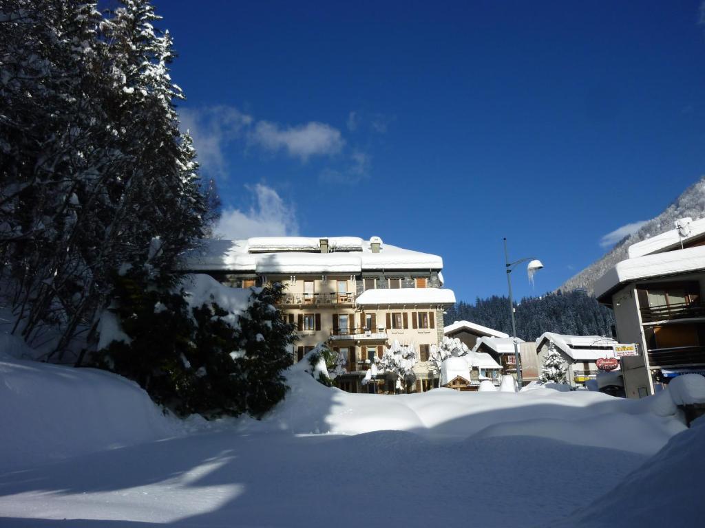 Hotel Restaurant La Couronne Chamonix Mont Blanc Exterior foto