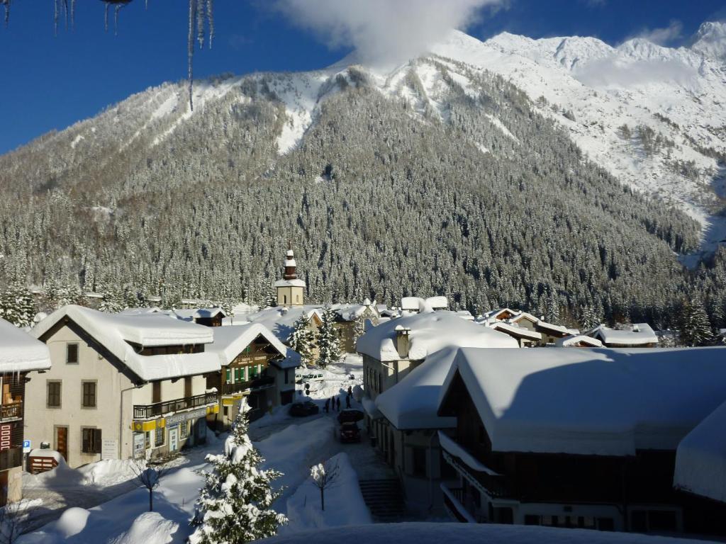 Hotel Restaurant La Couronne Chamonix Mont Blanc Habitación foto